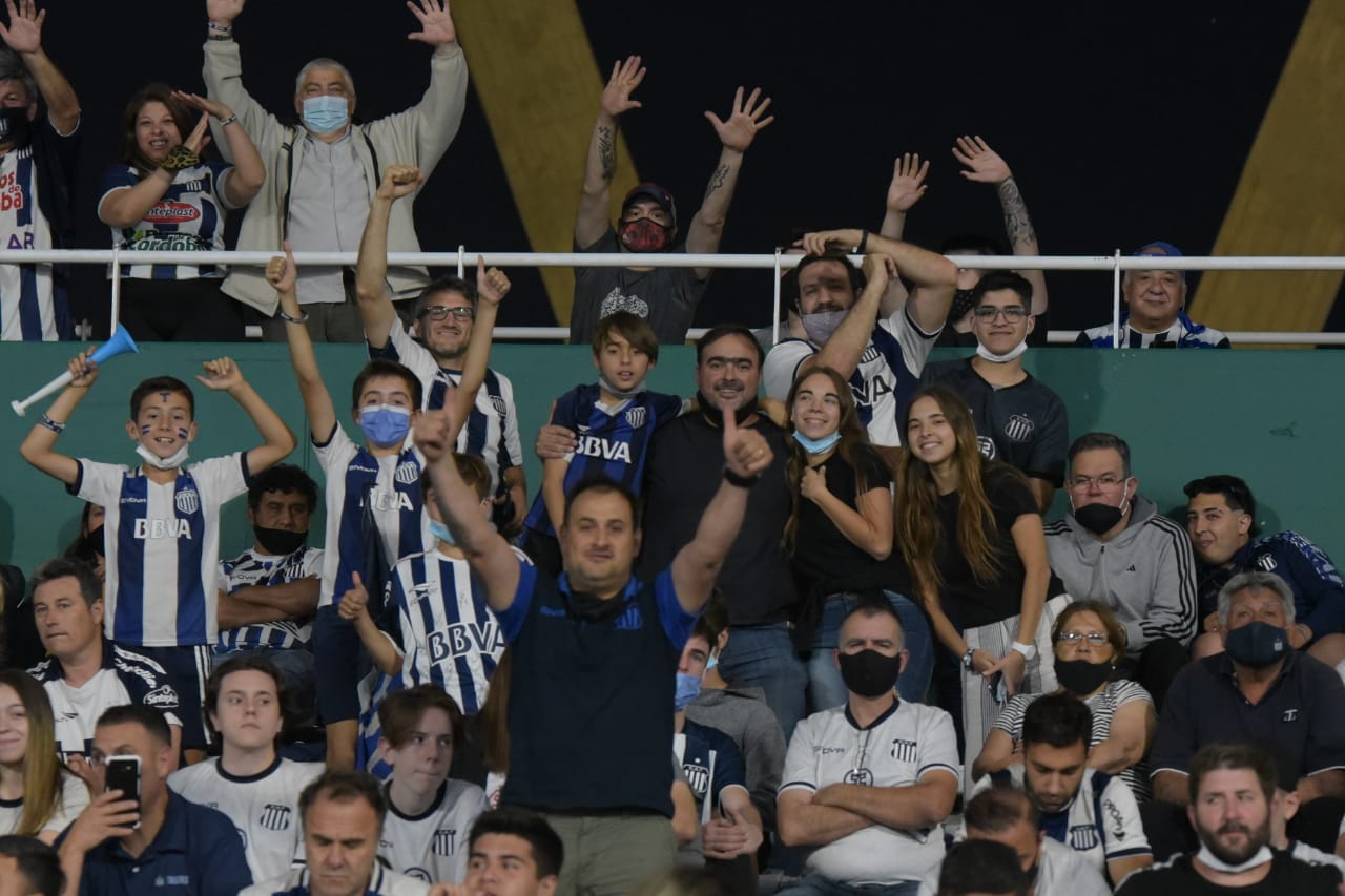 El pueblo albiazul volvió a copar el Kempes. Foto: Lucio Casalla/ElDoce.tv.