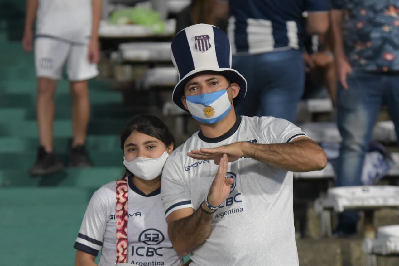 El pueblo albiazul volvió a copar el Kempes. Foto: Lucio Casalla/ElDoce.tv.