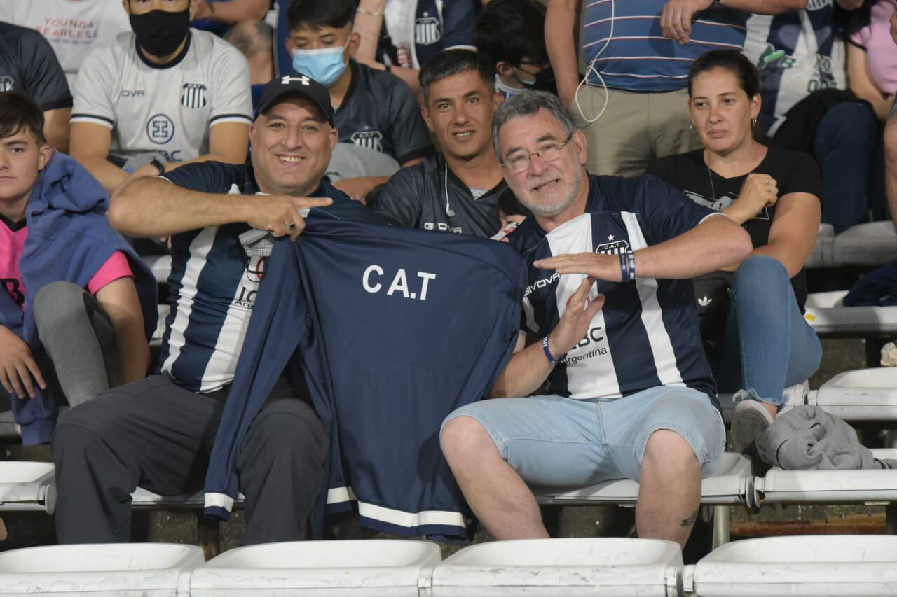 El pueblo albiazul volvió a copar el Kempes. Foto: Lucio Casalla/ElDoce.tv.