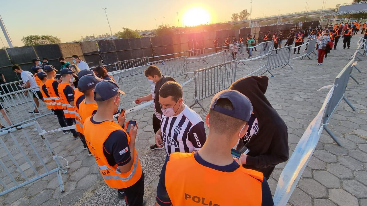 El pueblo albiazul volvió a copar el Kempes. Foto: Lucio Casalla/ElDoce.tv.