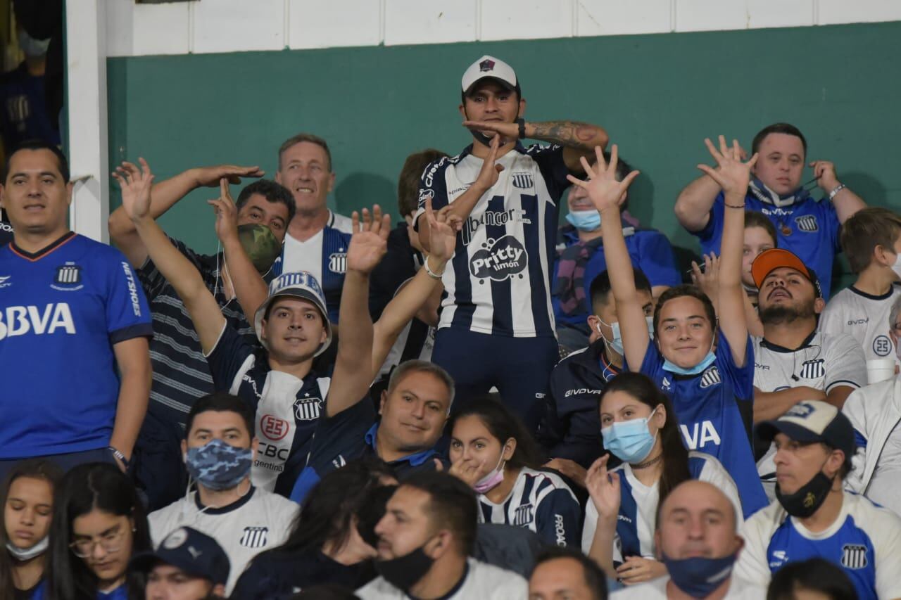 El pueblo albiazul volvió a copar el Kempes. Foto: Lucio Casalla/ElDoce.tv.