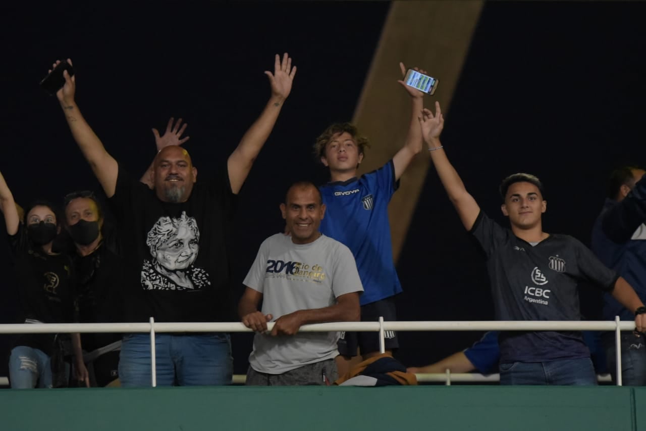 El pueblo albiazul volvió a copar el Kempes. Foto: Lucio Casalla/ElDoce.tv.