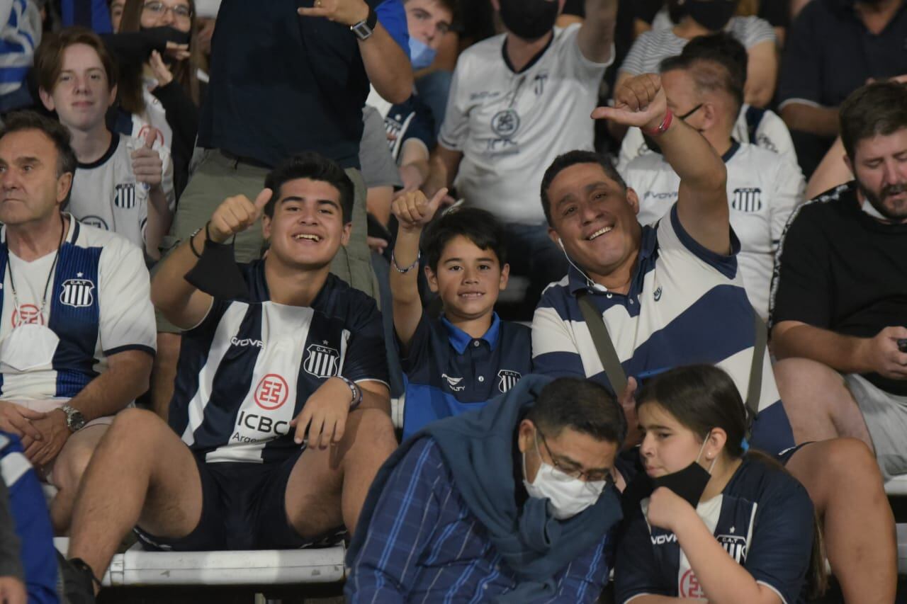 El pueblo albiazul volvió a copar el Kempes. Foto: Lucio Casalla/ElDoce.tv.