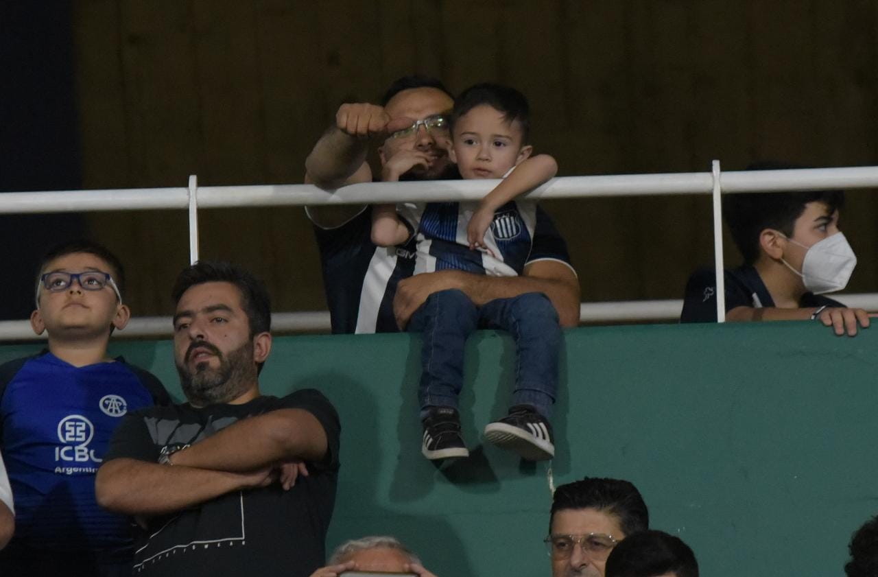 El pueblo albiazul volvió a copar el Kempes. Foto: Lucio Casalla/ElDoce.tv.