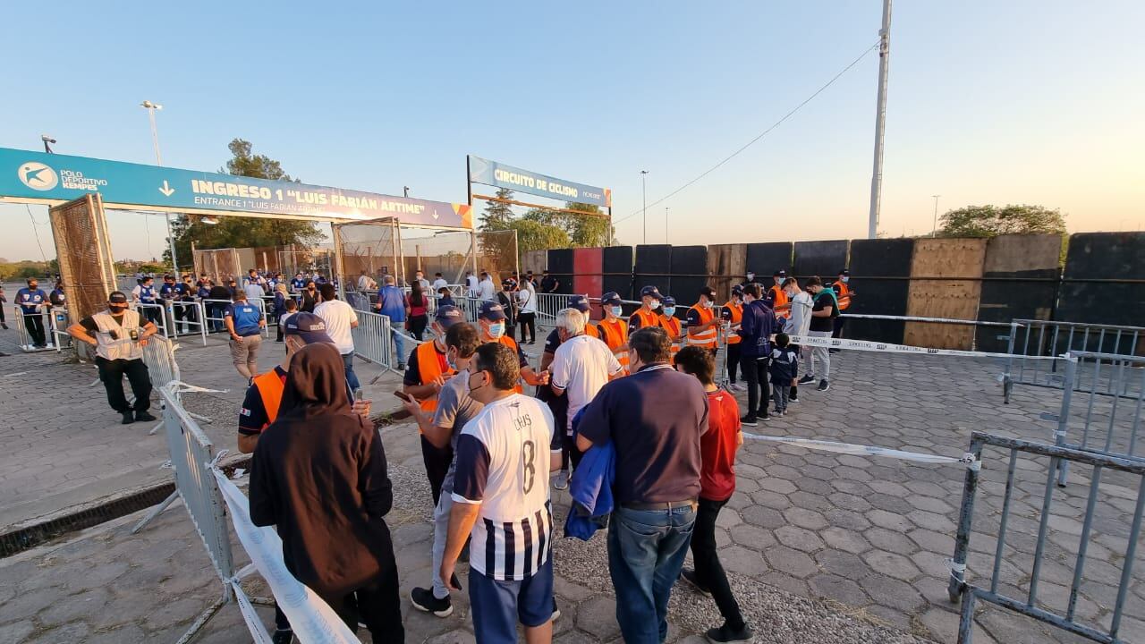 El pueblo albiazul volvió a copar el Kempes. Foto: Lucio Casalla/ElDoce.tv.