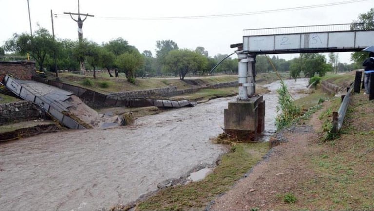 El Puente Centenario tras el derrumbe.