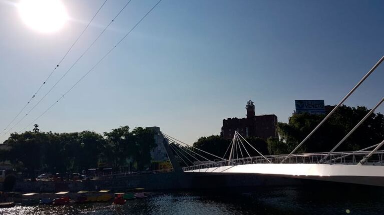 El puente peatonal de Carlos Paz quedó cerrado hasta nuevo aviso. Foto: Fredy Bustos/ElDoce.tv