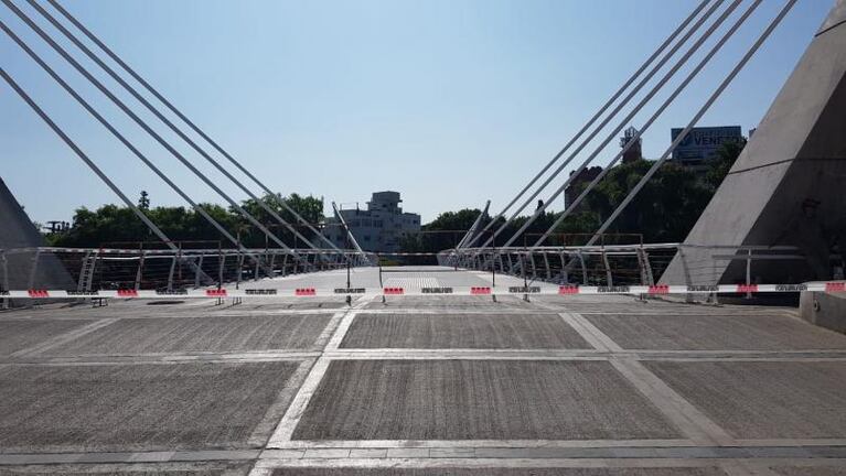 El puente que quema en Carlos Paz: le colocarán adoquines 