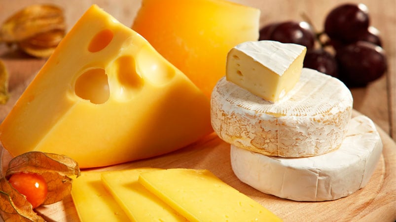 El queso, entre los alimentos procesados que generan más adicción.