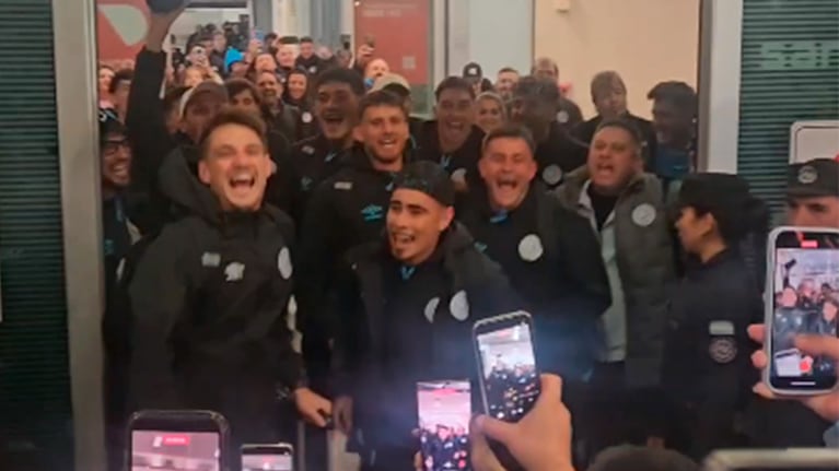 El recibimiento al plantel finalista en Córdoba.
