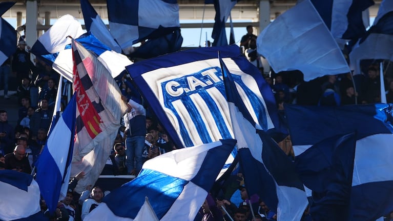 El recibimiento de los hinchas de Talleres en el clásico.