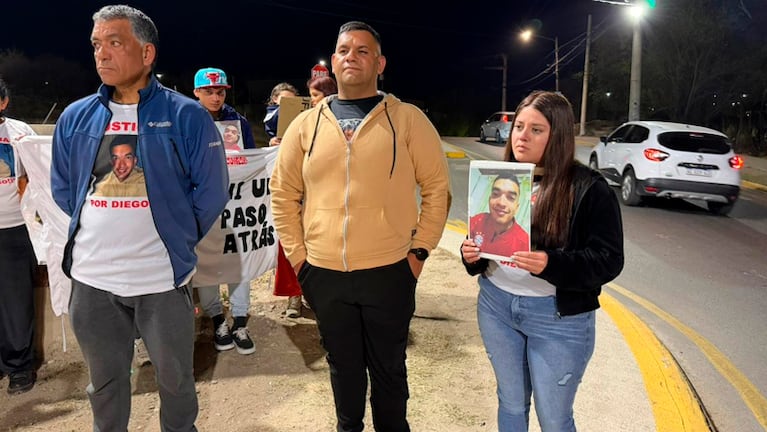 El reclamo de la familia de Diego Pérez en Carlos Paz. Foto: Mateo Lago / El Doce.