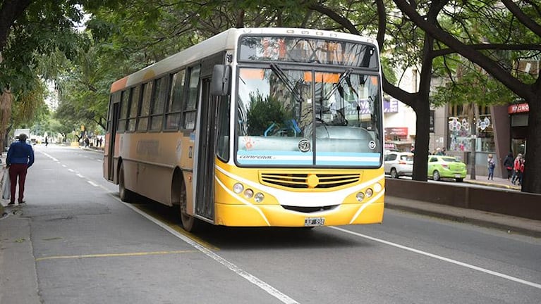 El reclamo de Llaryora al Gobierno nacional para evitar más paros de colectivos