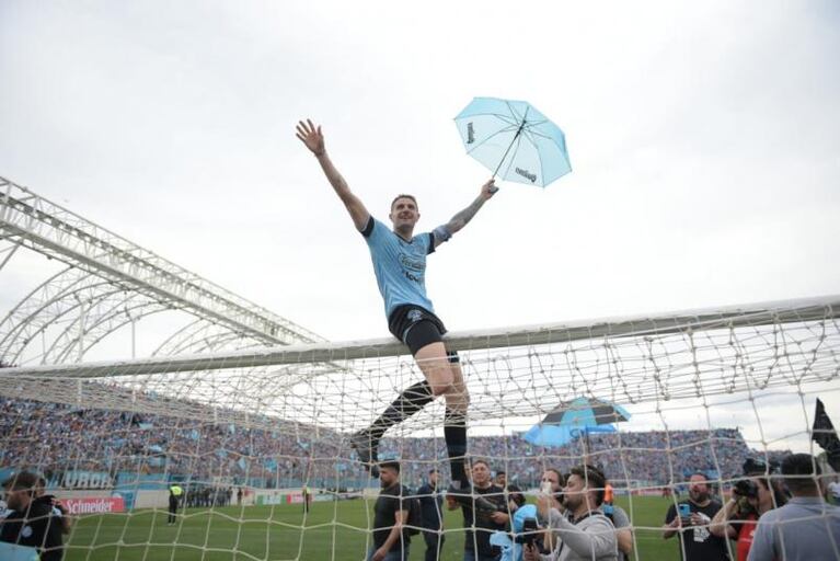 El reclamo de Ochoa a Vegetti por el furioso festejo con su hijo en el gol de Belgrano