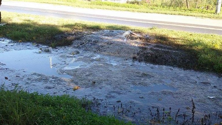 El reclamo de todos los días: agua servida en las calles