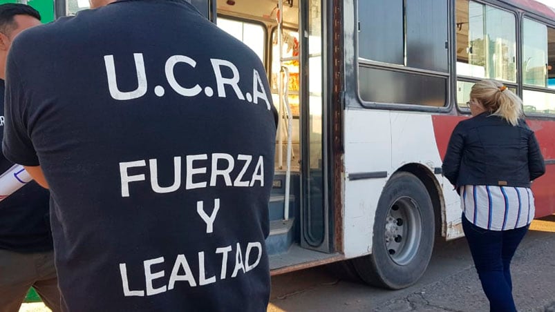 El reclamo en la punta de línea no permitía la salida de los colectivos.