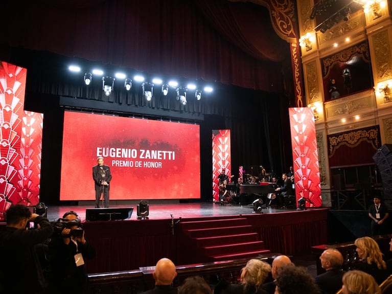 El reconocimiento a Eugenio Zanetti en los Premios Sur.