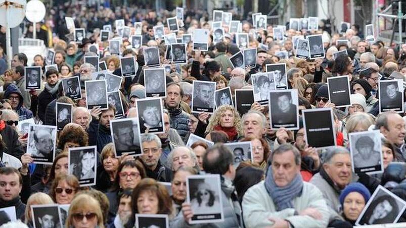 El recuerdo de los 85 muertos en el atentado de la AMIA.