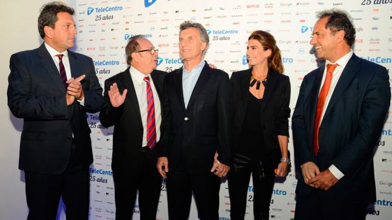 El reencuentro entre Massa, Macri y Scioli.