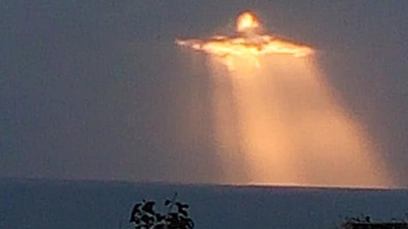 El reflejo sobre el Mar Tirreno conmovió a los italianos.