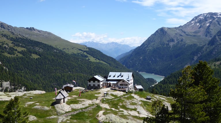 El refugio Nino Corsi se ubica en los Alpes italianos.