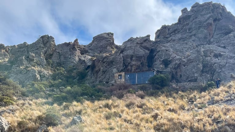 El refugio recibe a los visitantes en lo alto de las sierras de Córdoba.