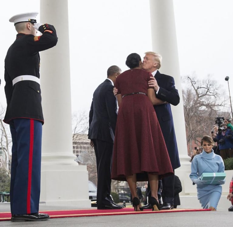 El regalo de Melania Trump que incomodó a Michelle Obama