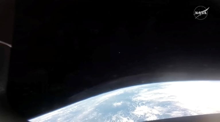 El regreso de la misión Artemis II a la Tierra.