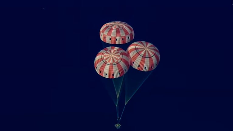 El regreso de la misión Artemis II a la Tierra.