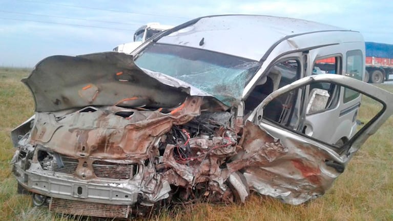 El Renault Kangoo donde viajaba la víctima fatal quedó destruido.