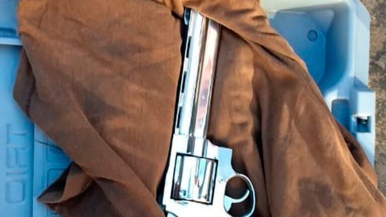 El revólver Magnum 44 Taurus estaba adentro de un maletín metalizado.