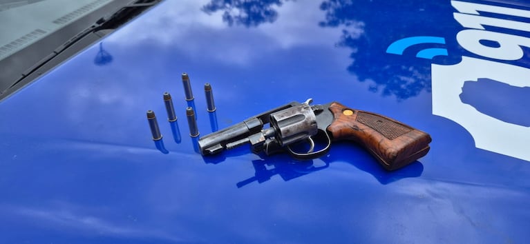 El revólver secuestrado al delincuente menor de edad.