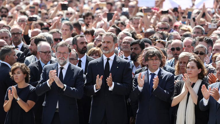 El Rey Felipe y el presidente Rajoy encabezaron el minuto de silencio. 