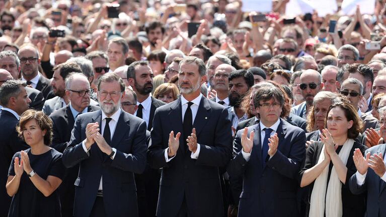 El Rey Felipe y el presidente Rajoy encabezaron el minuto de silencio.