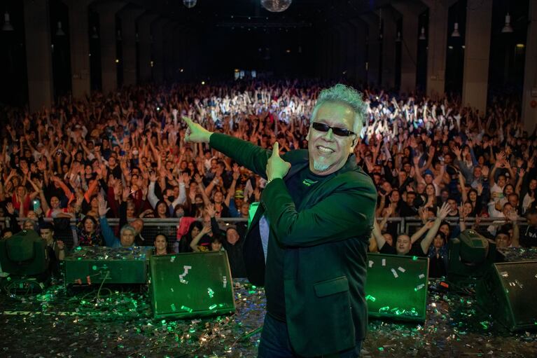 El Rey Pelusa con su gente.