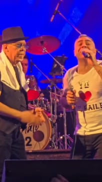 El Rey Pelusa visitó a El Loco Amato en Atenas y la rompieron con un clásico