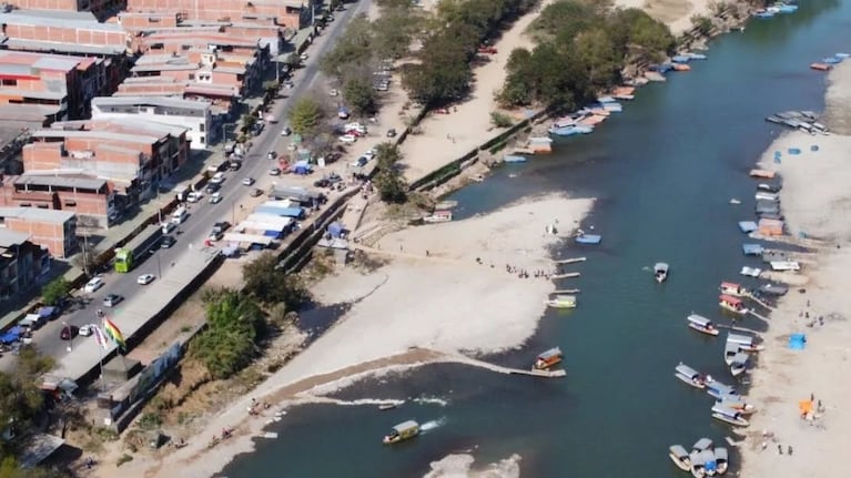 El río Bermejo divide a ambos países.