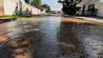 El río de cloacas en Alberdi.Foto: Julieta Pelayo/El Doce