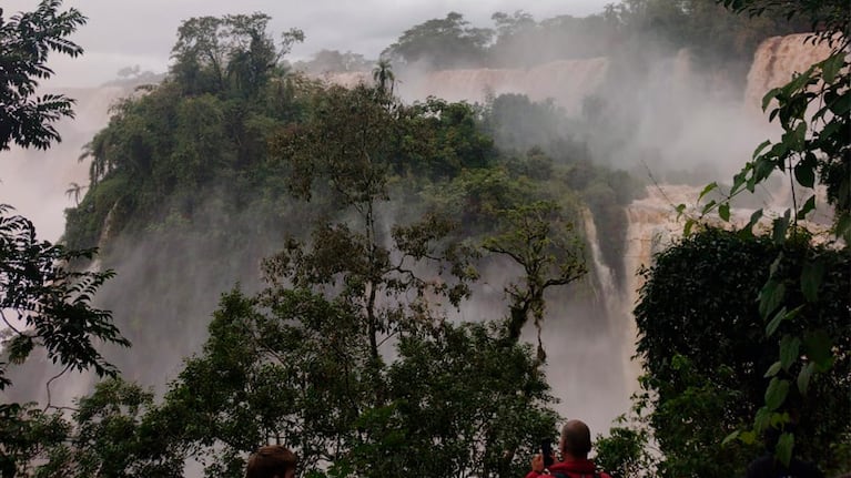 El río Iguazú registró una crecida extraordinaria por las lluvias en Brasil.