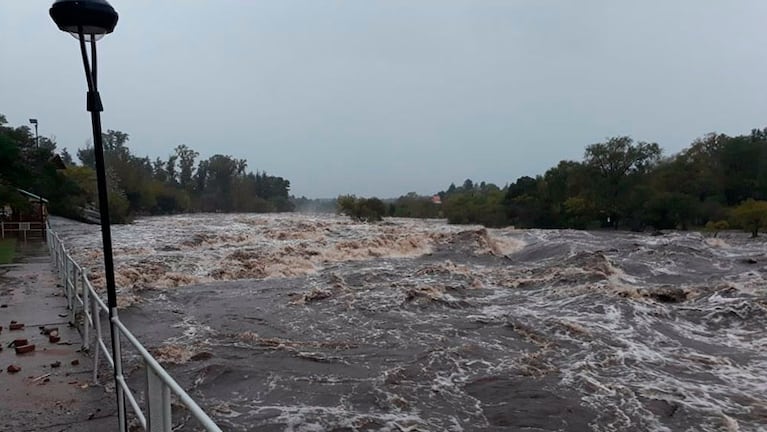 El río Los Chorrillos, en Cabalango, registró una crecida de seis metros.
