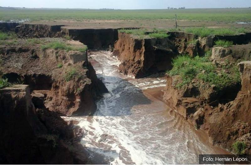El río nuevo que apareció en la zona de Chaján. Fotos: Hernan Lepori.