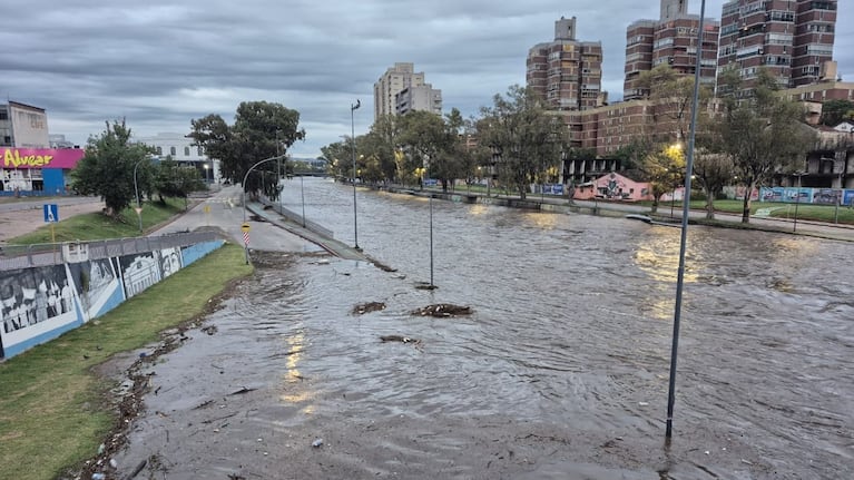 El río Suquía creció luego de días de intensas lluvias.