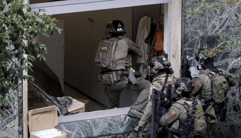 El robo al banco incluyó una toma de rehenes.