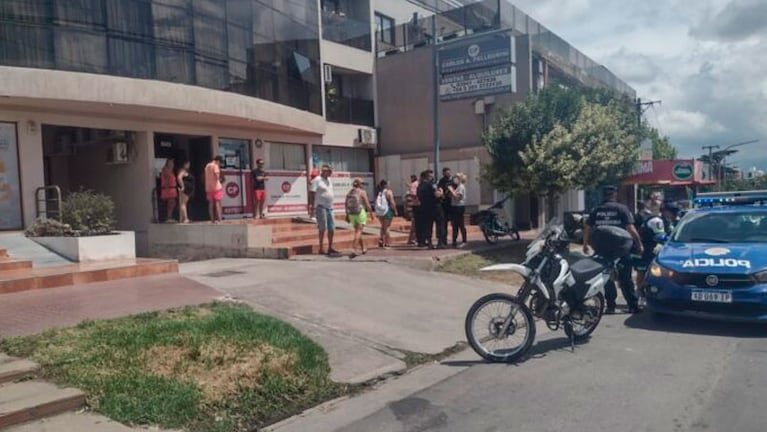 El robo ocurrió en la avenida San Martín, una de las principales avenidas de Carlos Paz. (Foto: Pablo Olivarez)