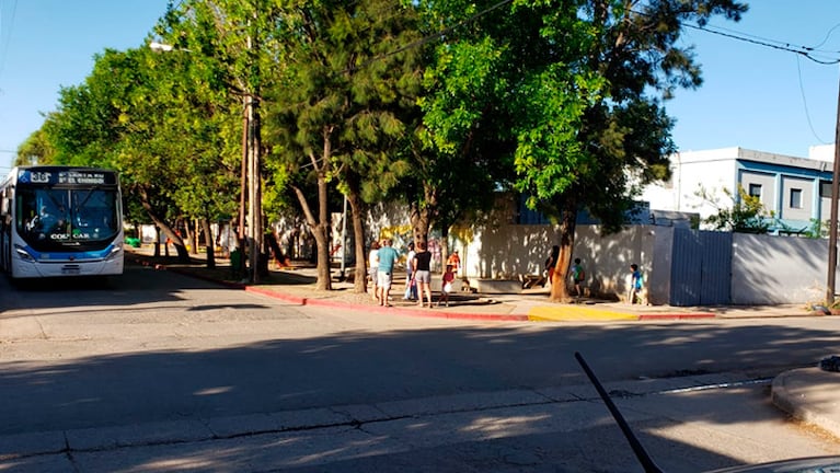 El robo se produjo en el barrio Alejandro Carbó. Foto: Néstor Ghino/El Doce.