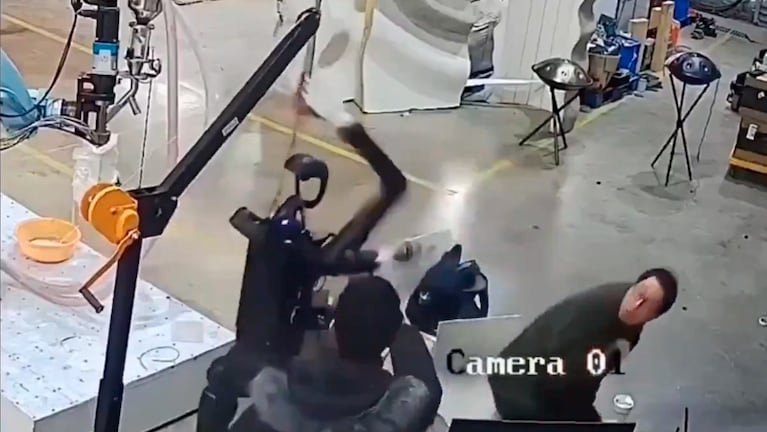 El robot se descontroló durante una prueba técnica.