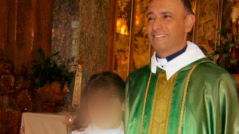 El sacerdote llegó al banquillo acusado de abuso sexual y fue absuelto.
