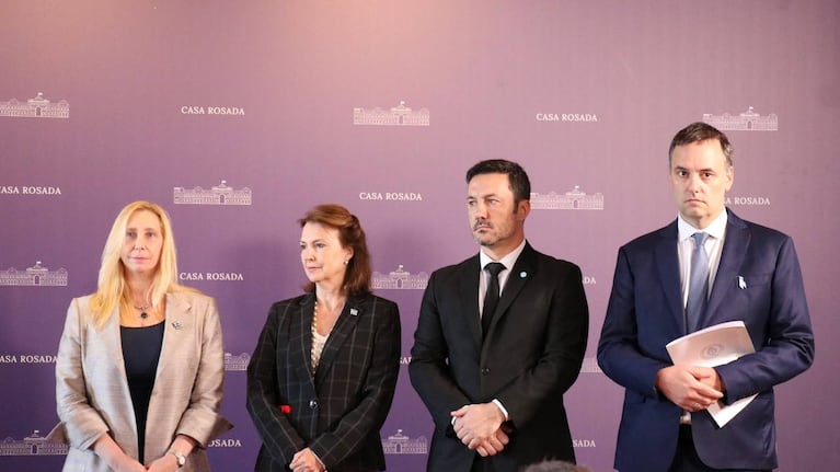El Salón de los Pueblos Originarios cambió su nombre a Héroes de Malvinas.