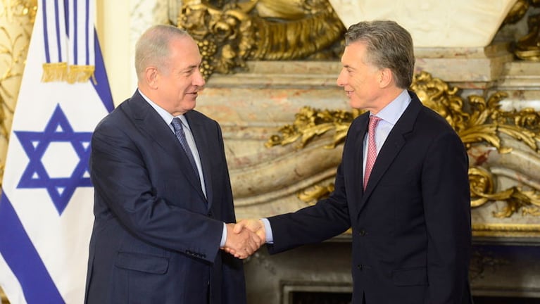 El saludo entre Macri y Netanyahu en Casa Rosada.