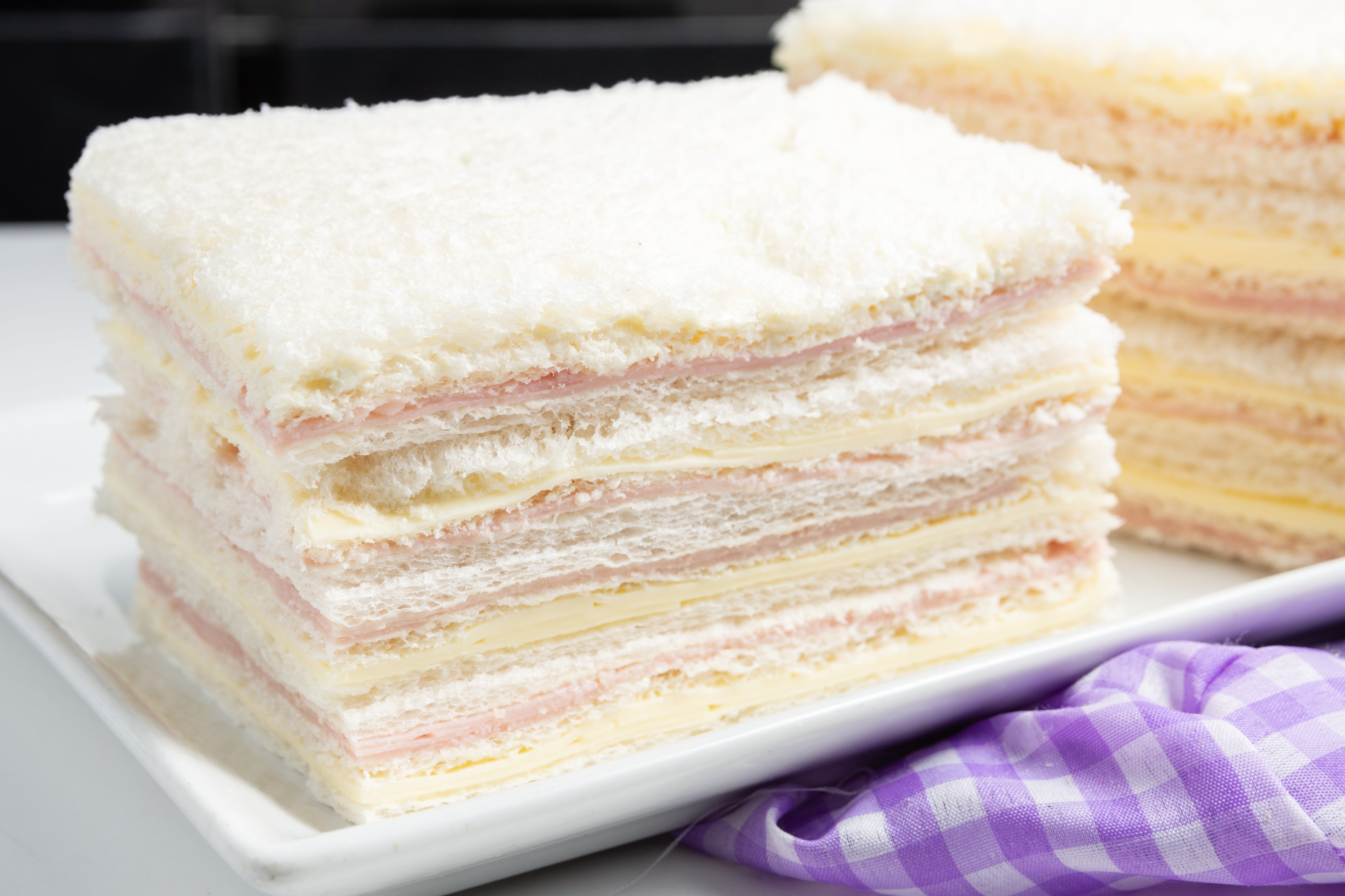 El sandwich de miga ¿es un invento argentino? (Foto: foodph/adobestock)